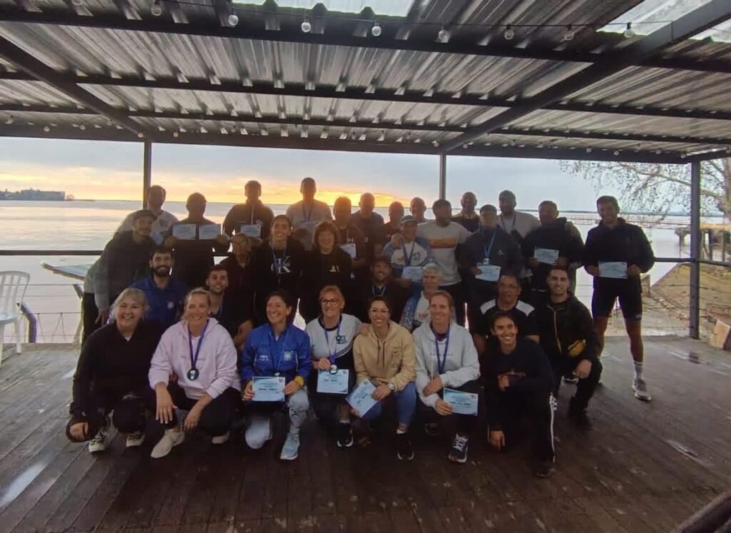 El Remo Social del Club de Remeros Mercedes participó de una Regata Indoor en Fray Bentos