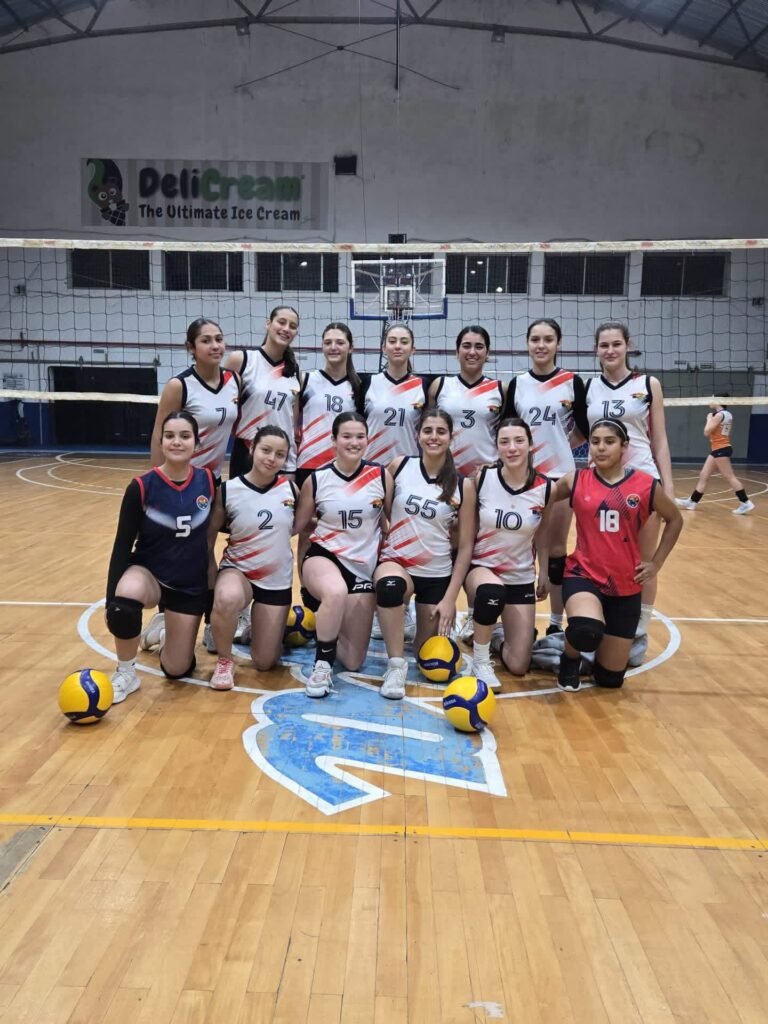 La Sub 17 de vóley del Club de Remeros Mercedes se consagró campeona